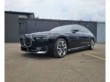 2024 BMW i7 0.0 xDrive60 Gran Lusso (2 Tone Exterior) Sedan Odo 6 Rbuan (TERMURAH)