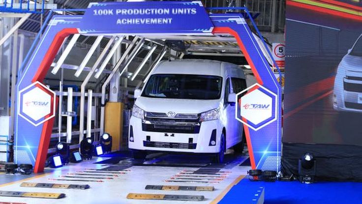  Toyota Commuter ประกอบไทยครบ 100,000 คัน
