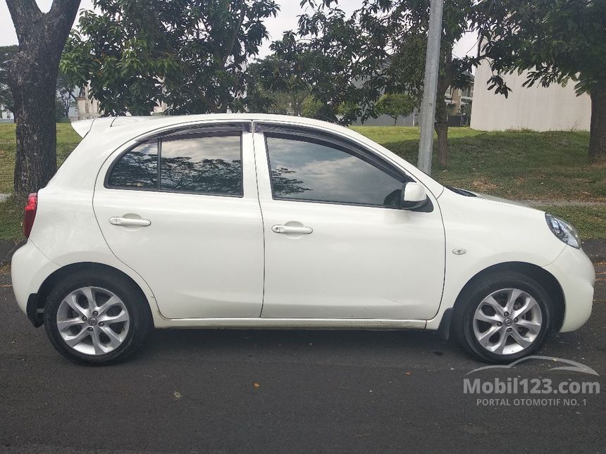 Jual Mobil Nissan March 2015 1.2L 1.2 di Jawa Timur Automatic Hatchback