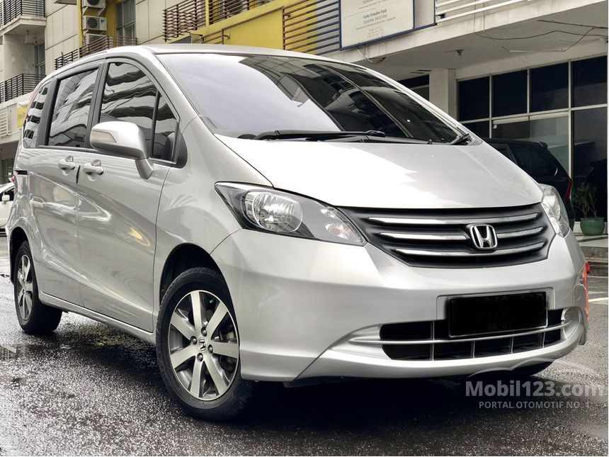 Honda freed объем бака