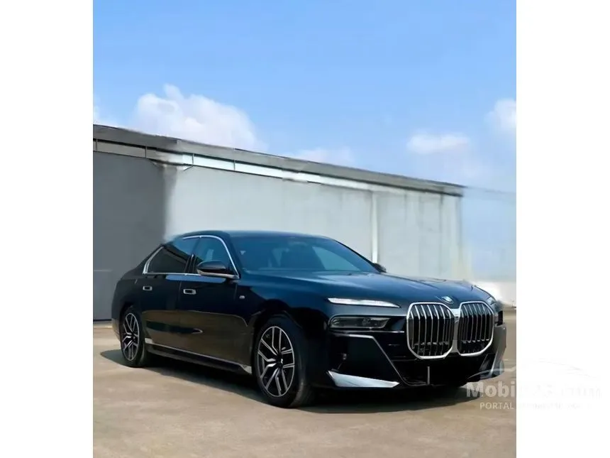2023 BMW 735i M Sport Sedan