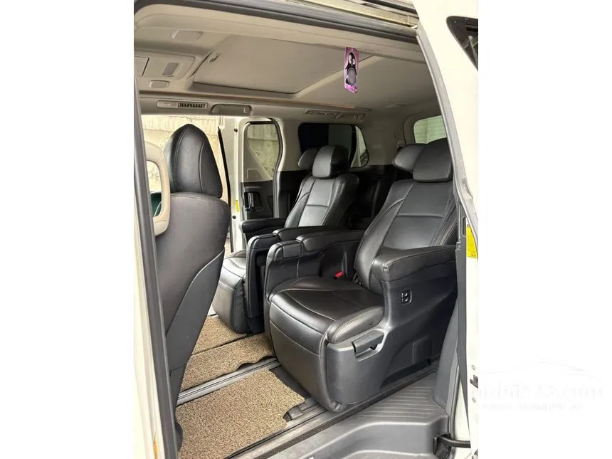 2013 Toyota Vellfire Z MPV