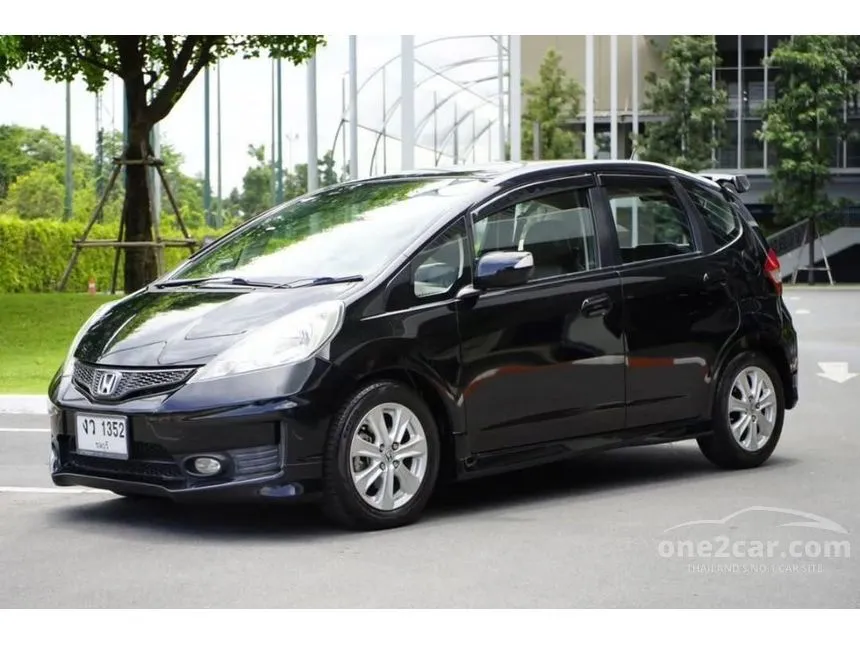 2011 Honda JAZZ SV Hatchback