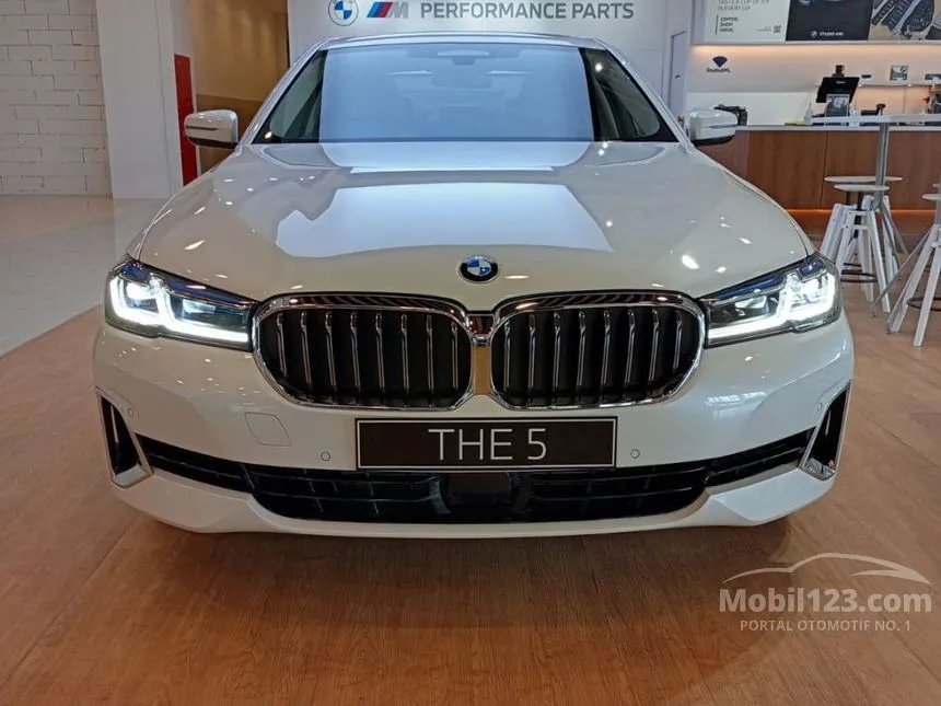 Jual Mobil BMW 530i 2022 Opulence 2.0 di DKI Jakarta Automatic Sedan ...