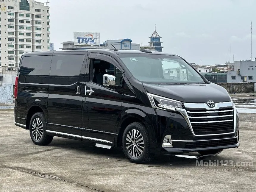 2025 Toyota GranAce Premium MPV