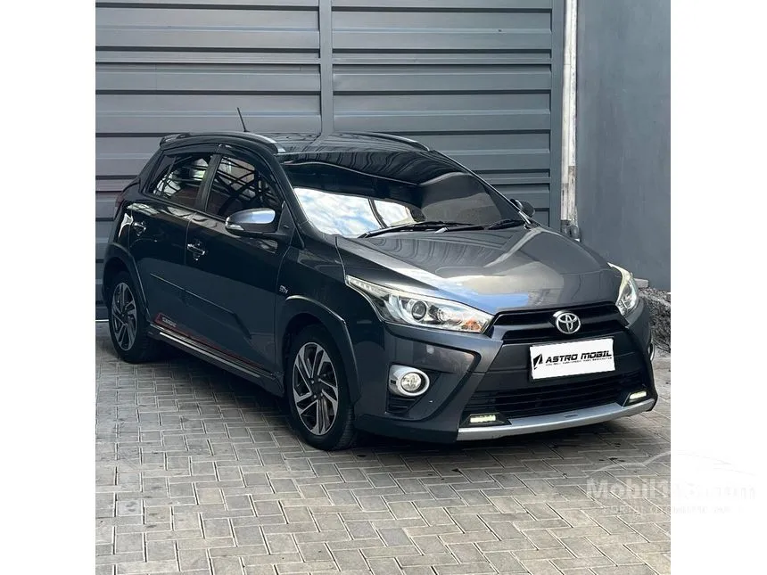 Jual Mobil Toyota Yaris 2017 TRD Sportivo Heykers 1.5 di Jawa Timur Automatic Hatchback Abu