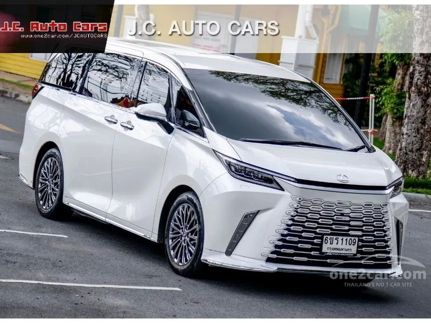 2025 Lexus LM500h Executive Van