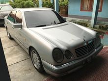 1997 Mercedes-Benz E320 3.2 W210 3.2 Automatic Sedan