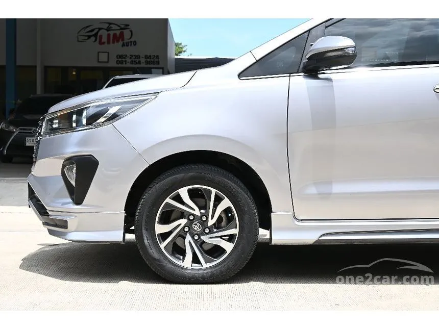 2022 Toyota INNOVA Crysta Wagon