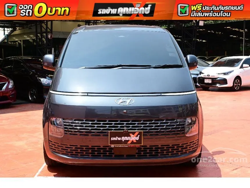 2022 Hyundai Staria SEL Van