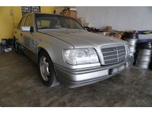 1990 Mercedes-Benz E230 (A) 2.3