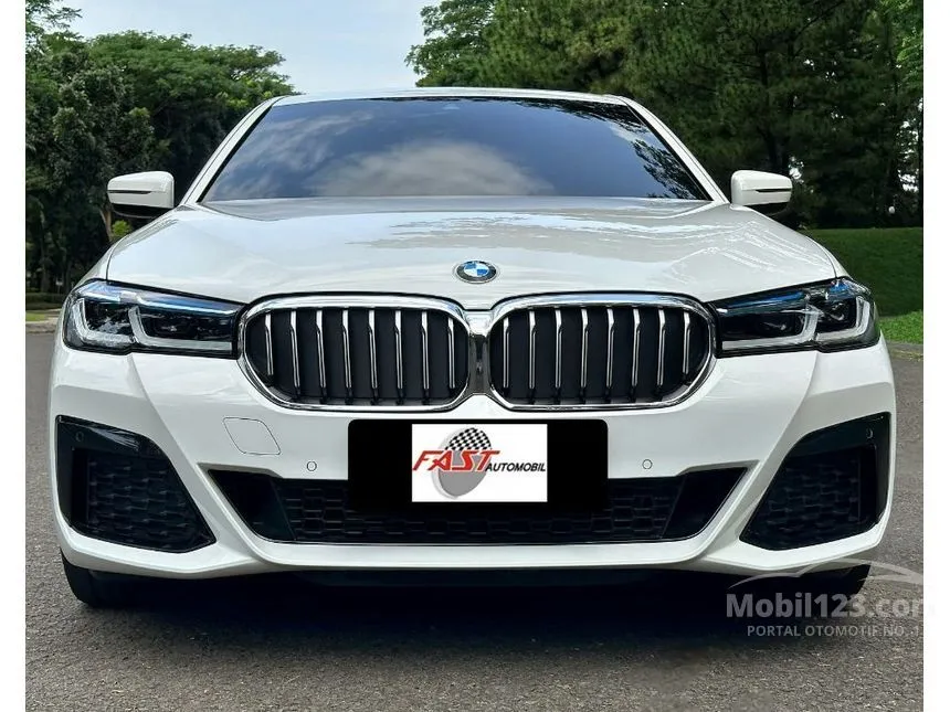 Jual Mobil BMW 520i 2022 M Sport 2.0 di DKI Jakarta Automatic Sedan Putih Rp 875.000.000