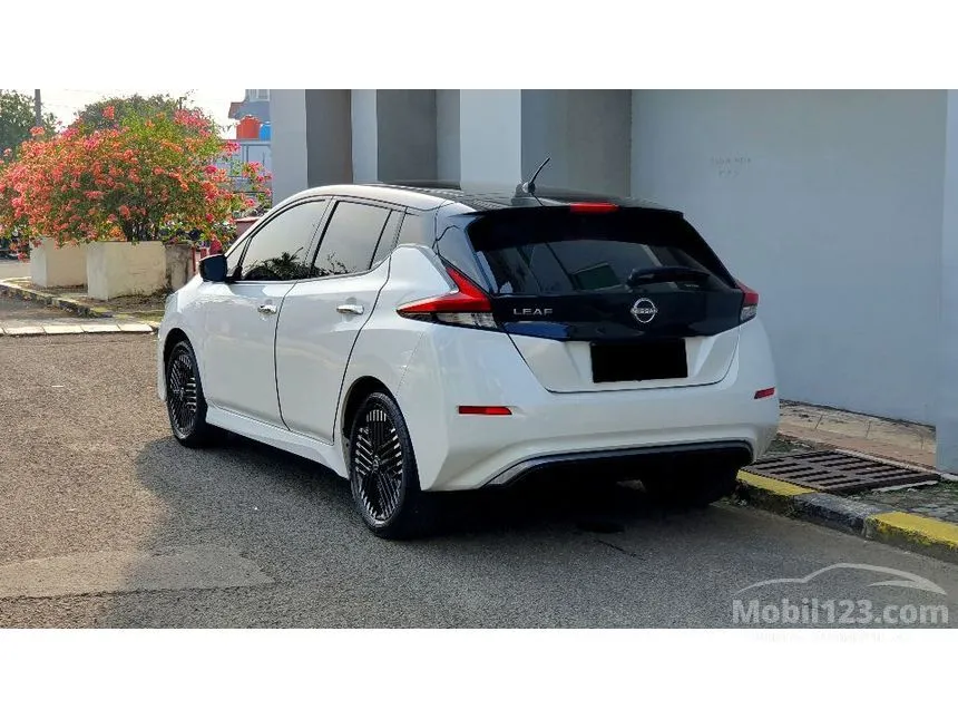2023 Nissan Leaf (2 Tone) Hatchback