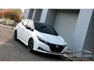 2023 Nissan Leaf (2 Tone) Hatchback