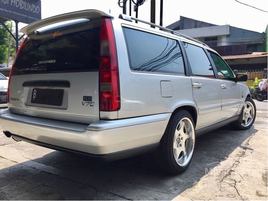 Jual Mobil Volvo V70 2000 2.5 di DKI Jakarta Automatic 