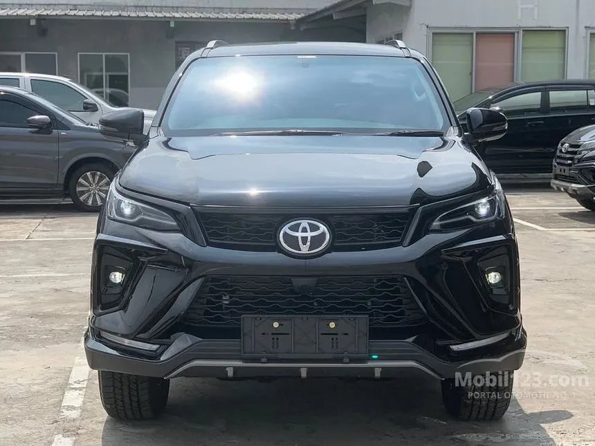 Jual Mobil Toyota Fortuner 2025 VRZ TSS GR Parts Aero Package 2.8 di Jawa Barat Automatic SUV Hitam Rp 475.000.000