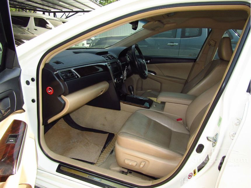 2012 Toyota Camry Hybrid Sedan