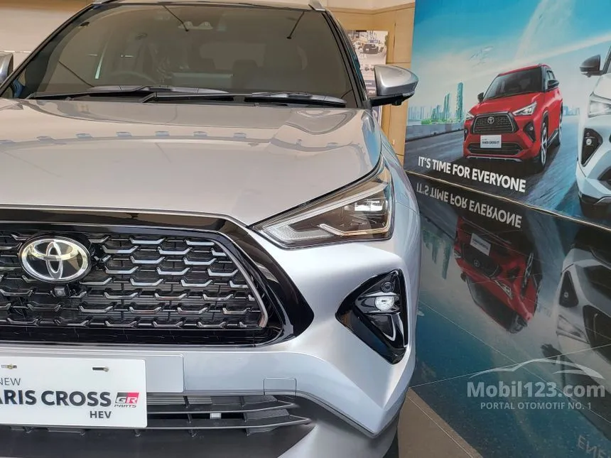 2025 Toyota Yaris Cross S HV (2 Tone) (Premium Colour) SUV