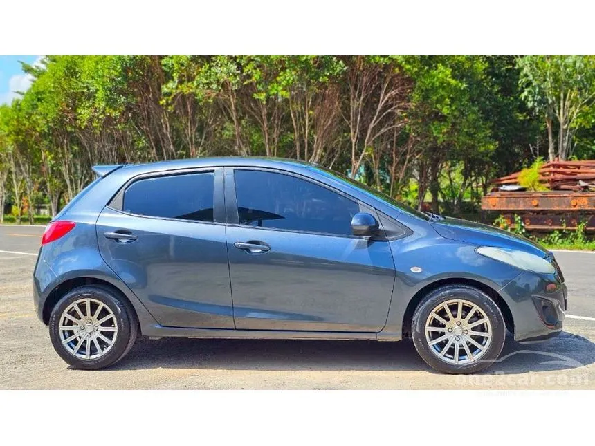 2012 Mazda 2 Elegance Groove Sedan