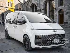 2023 Hyundai Staria 2.2 Premium with sunroof Van