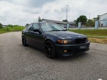 2001 BMW 318i 1.9 Base Spec Sedan