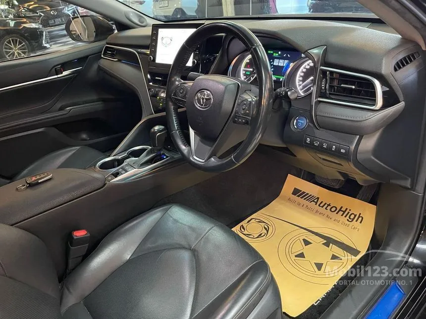 2022 Toyota Camry Hybrid Sedan