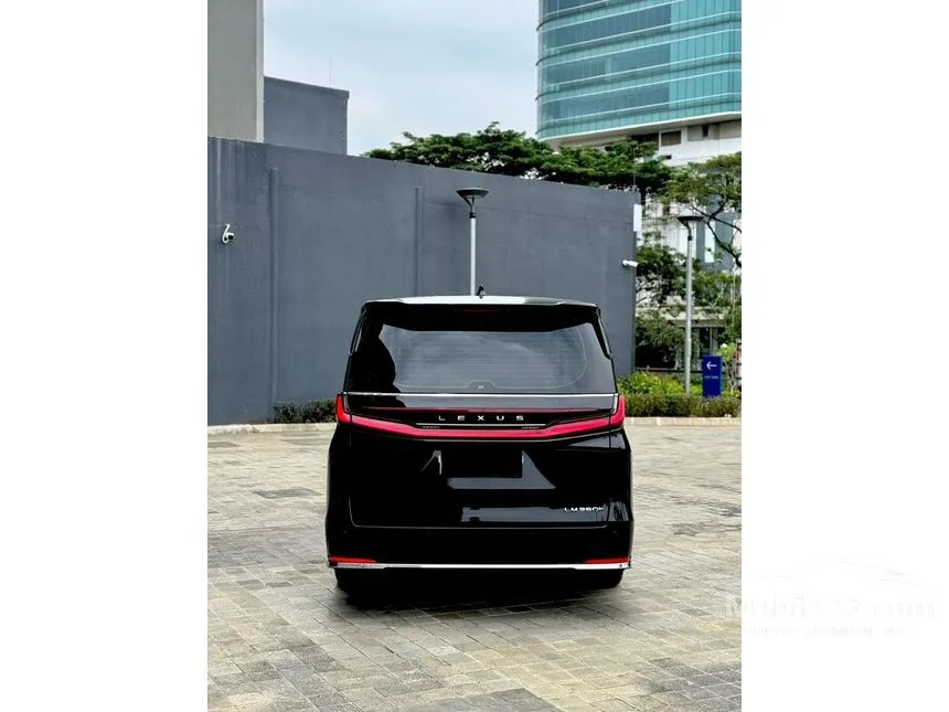 2024 Lexus LM 350 4 Seater MPV