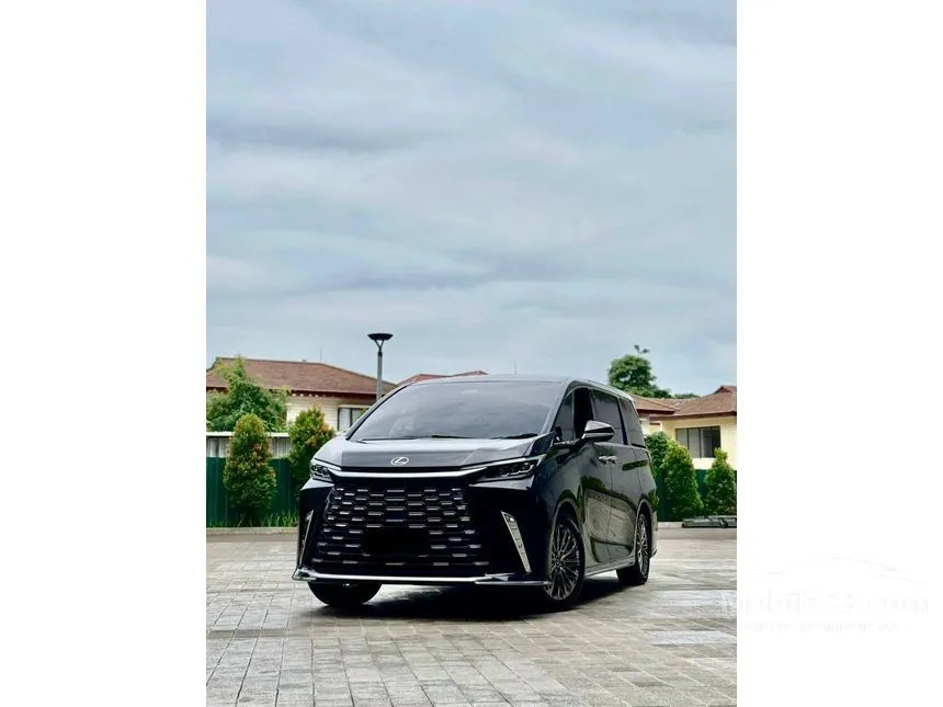 2024 Lexus LM 350 4 Seater MPV