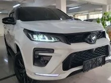 2025 Toyota Fortuner 2,8 VRZ 4x4 SUV GR Sport TSS Warna Two Tone Hitam Putih