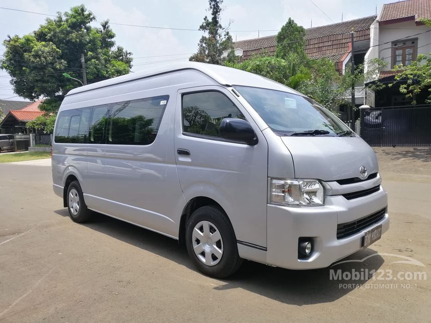  Jual  Mobil  Toyota  Hiace  2021 High Grade Commuter  2 5 di 