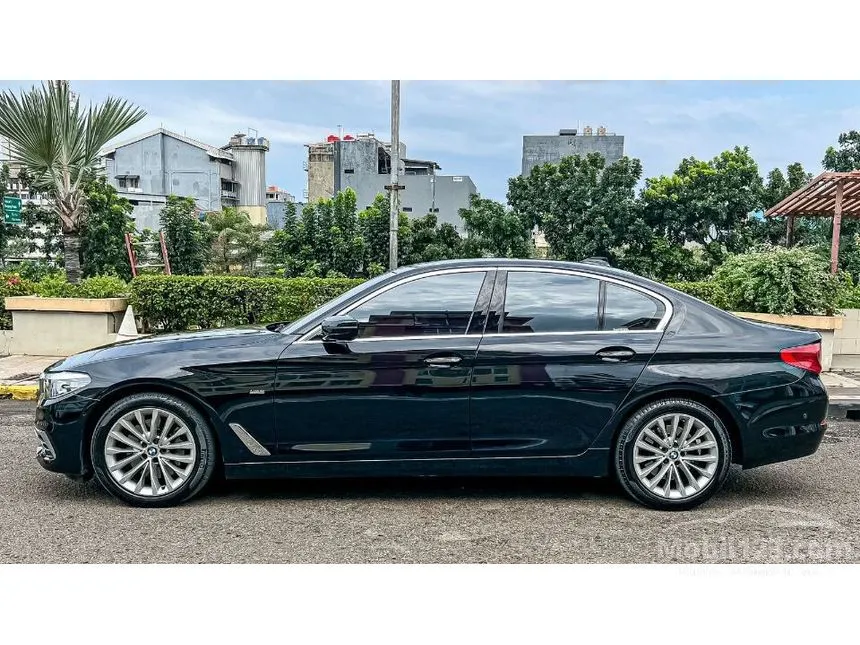 2018 BMW 530i Luxury Sedan