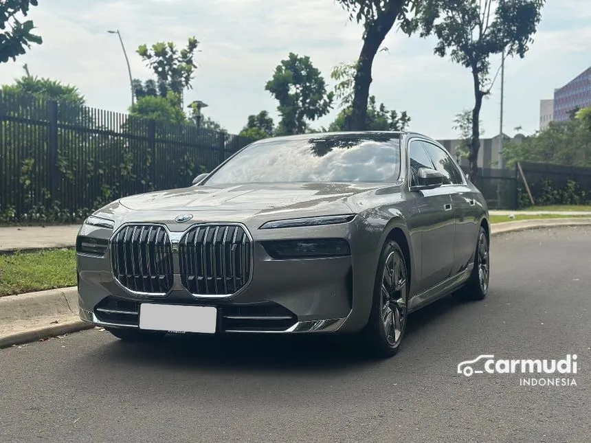 2023 BMW i7 xDrive60 Gran Lusso Sedan