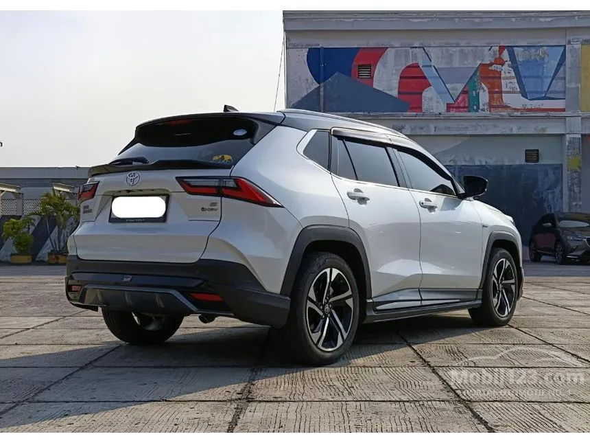 2023 Toyota Yaris Cross S HV SUV