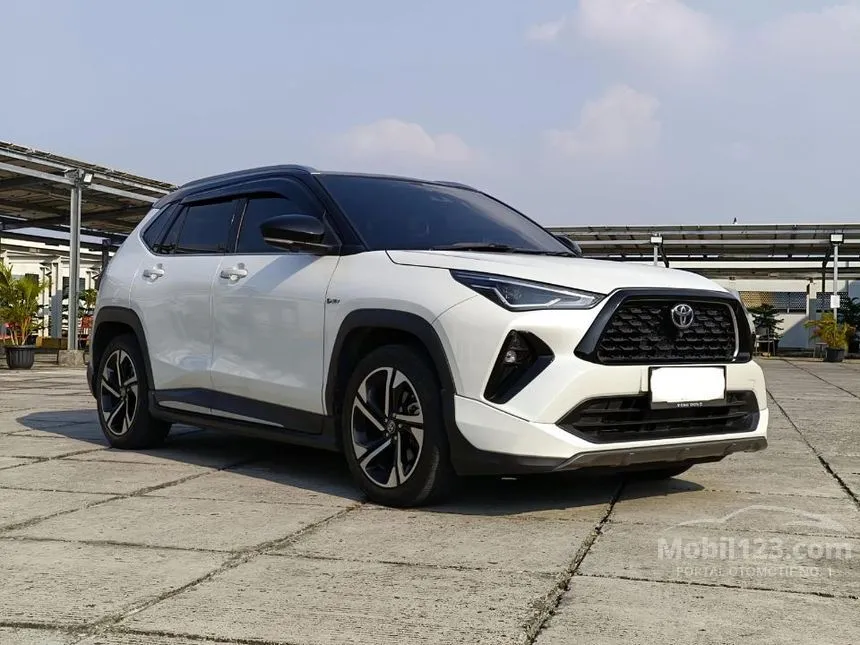 2023 Toyota Yaris Cross S HV SUV