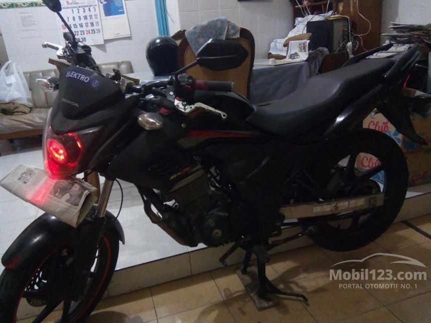 Jual Motor  Honda  Verza 2013 0 2 di Jawa  Timur  Manual Hitam 