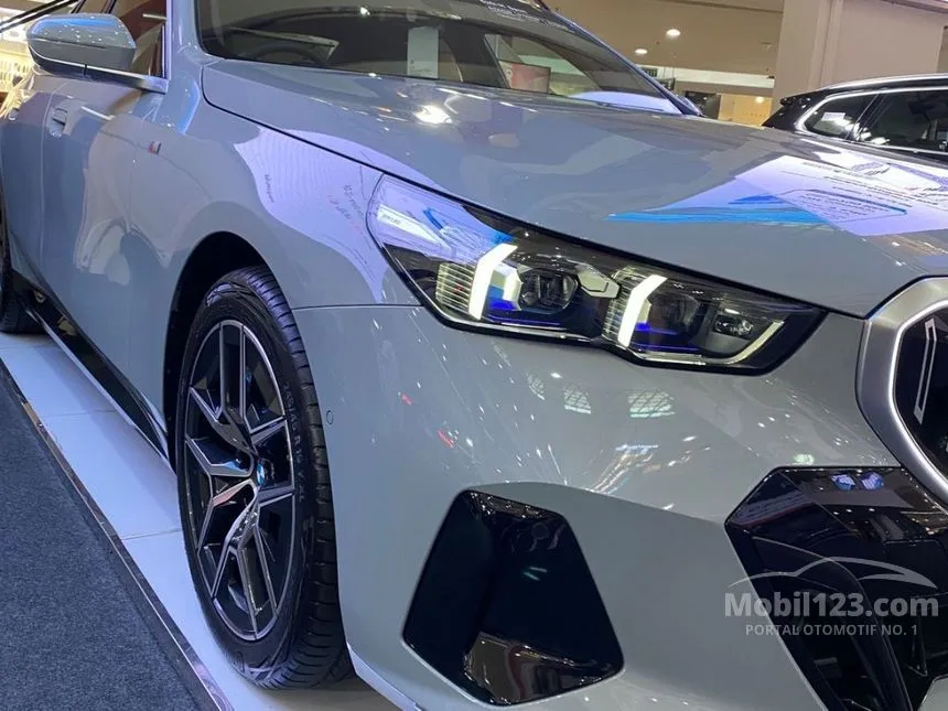 2025 BMW 520i M Sport Sedan