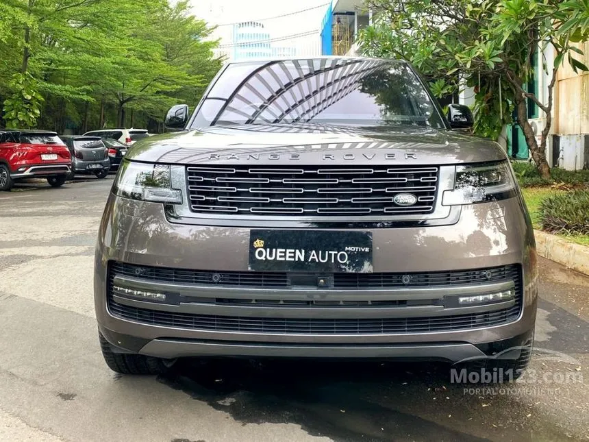 Jual Mobil Land Rover Range Rover 2023 LWB P400 Autobiography 3.0 di DKI Jakarta Automatic SUV Abu
