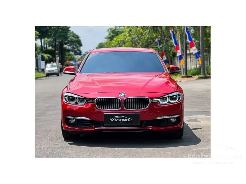2018 BMW 320i Luxury Sedan