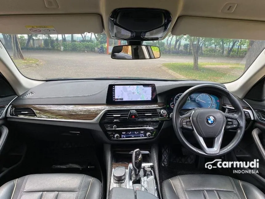 2018 BMW 520i Luxury Sedan