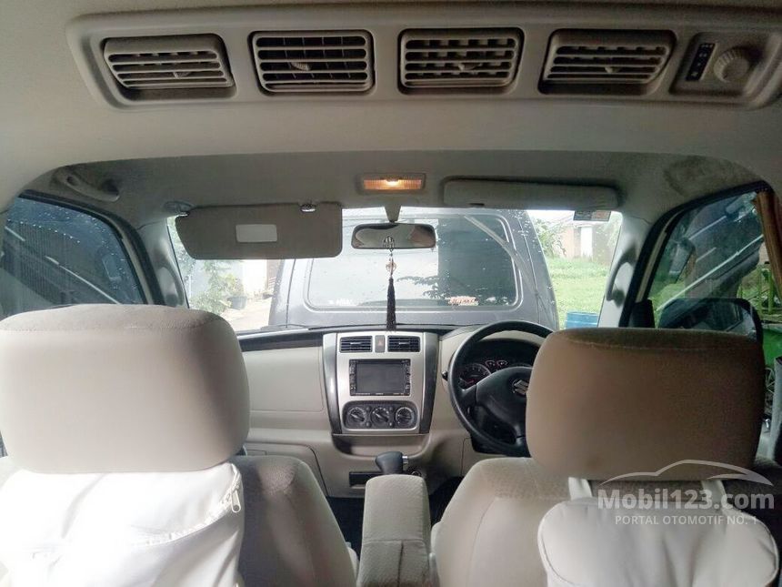 2010 Suzuki APV SGX Luxury Van