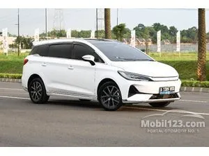 2025 BYD M6 Superior Captain 6 Seater MPV