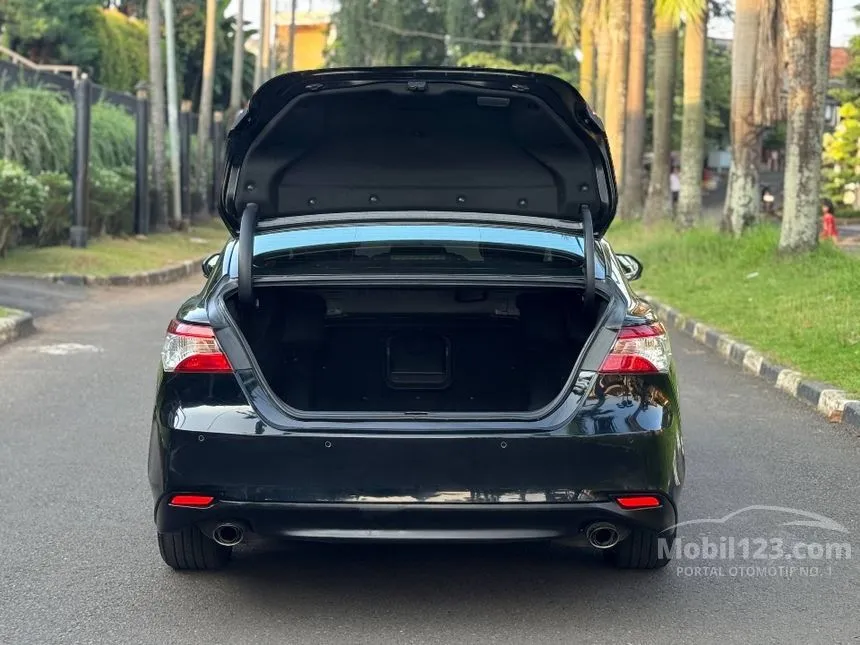 2019 Toyota Camry V Sedan