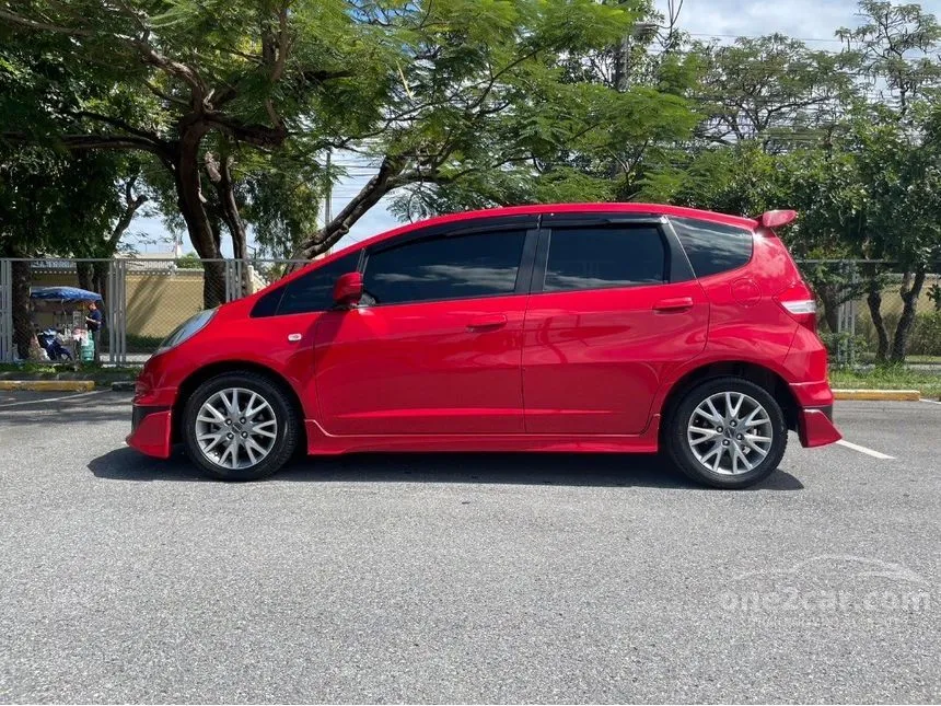 2013 Honda Jazz S i-VTEC Hatchback