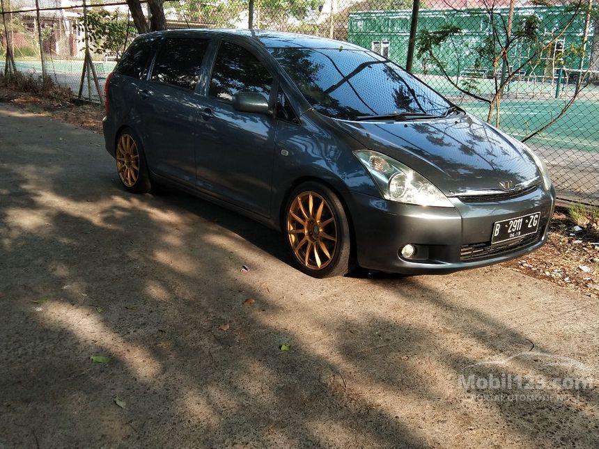 Jual Mobil Toyota Wish 2004  ZNE10 1 8 di Jawa Timur 