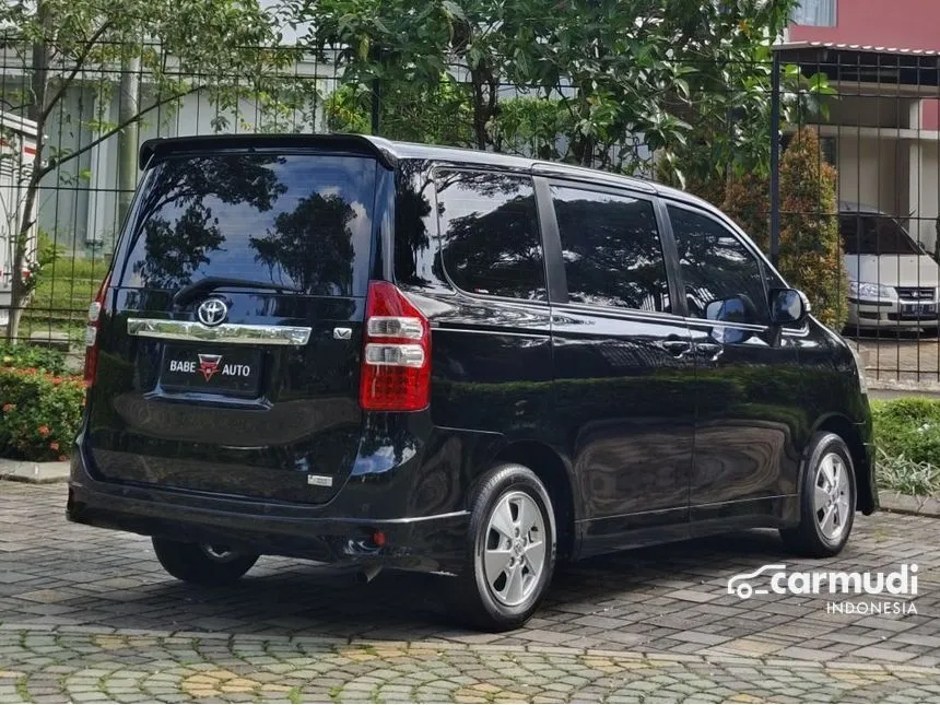 2013 Toyota NAV1 V MPV