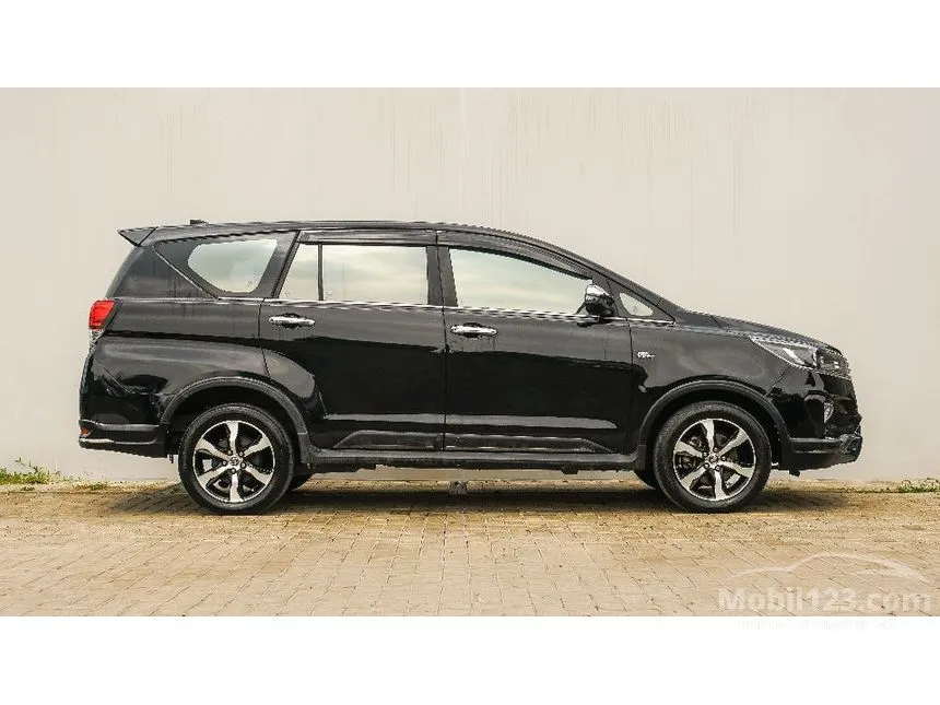 2022 Toyota Kijang Innova Venturer MPV