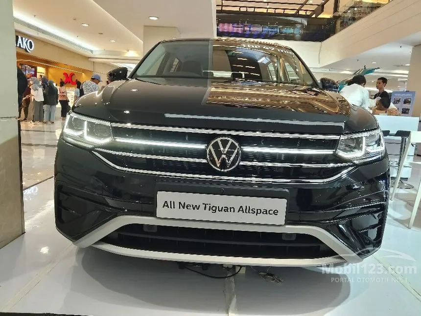 Jual Mobil Volkswagen Tiguan 2023 TSI ALLSPACE 1.4 di Banten Automatic SUV Hitam Rp 795.000.000