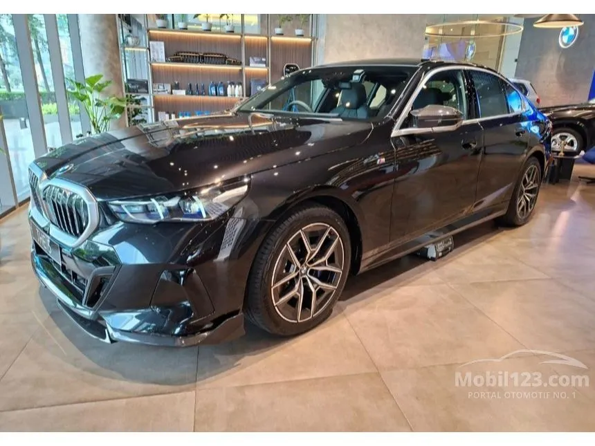 2025 BMW 520i M Sport Sedan