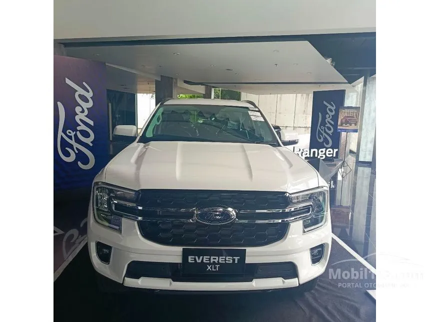 Jual Mobil Ford Everest 2024 XLT 2.0 di Riau Automatic SUV Putih Rp 827.000.000