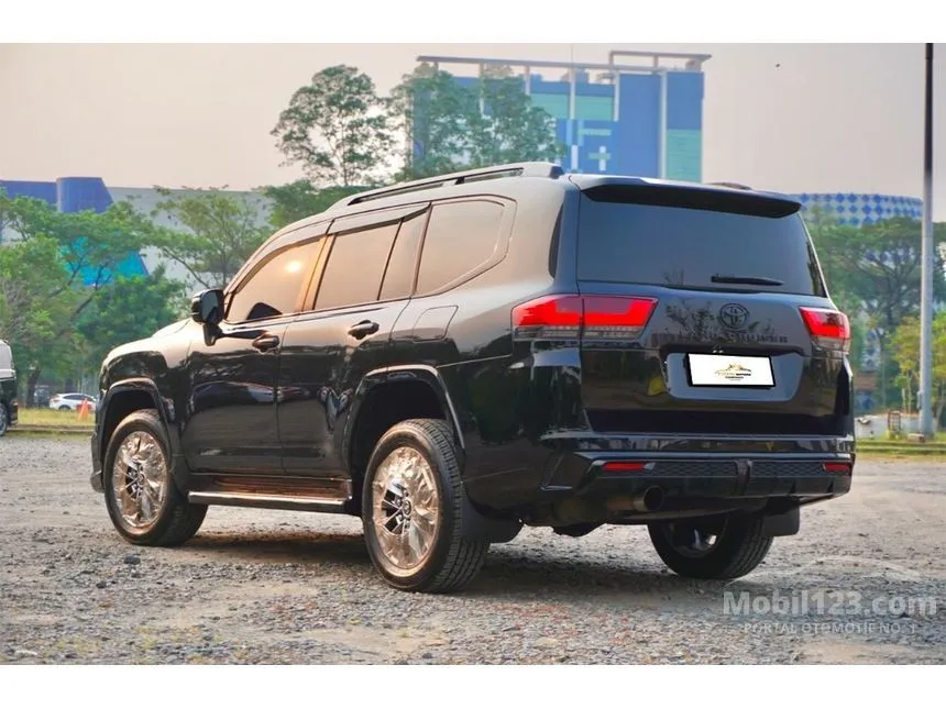 2024 Toyota Land Cruiser 300 VX-R SUV